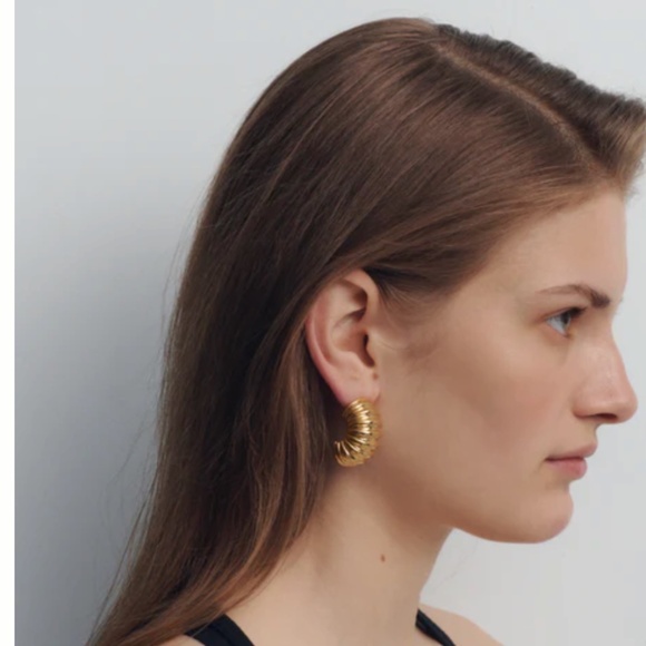 NWT Heaven Mayhem Husk Gold Earrings - Picture 2 of 4